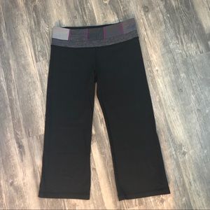Lululemon reversible groove crops size 6
